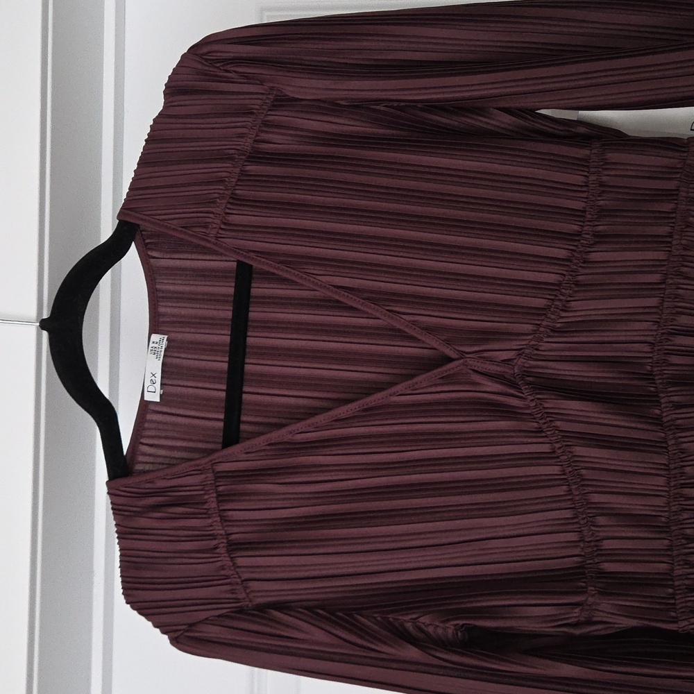 NWT DEX Plissé Plum V-Neck Dress, Size M - Picture 3 of 9